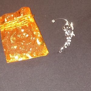 Left ear butterfly cuff earring no piercing nwot